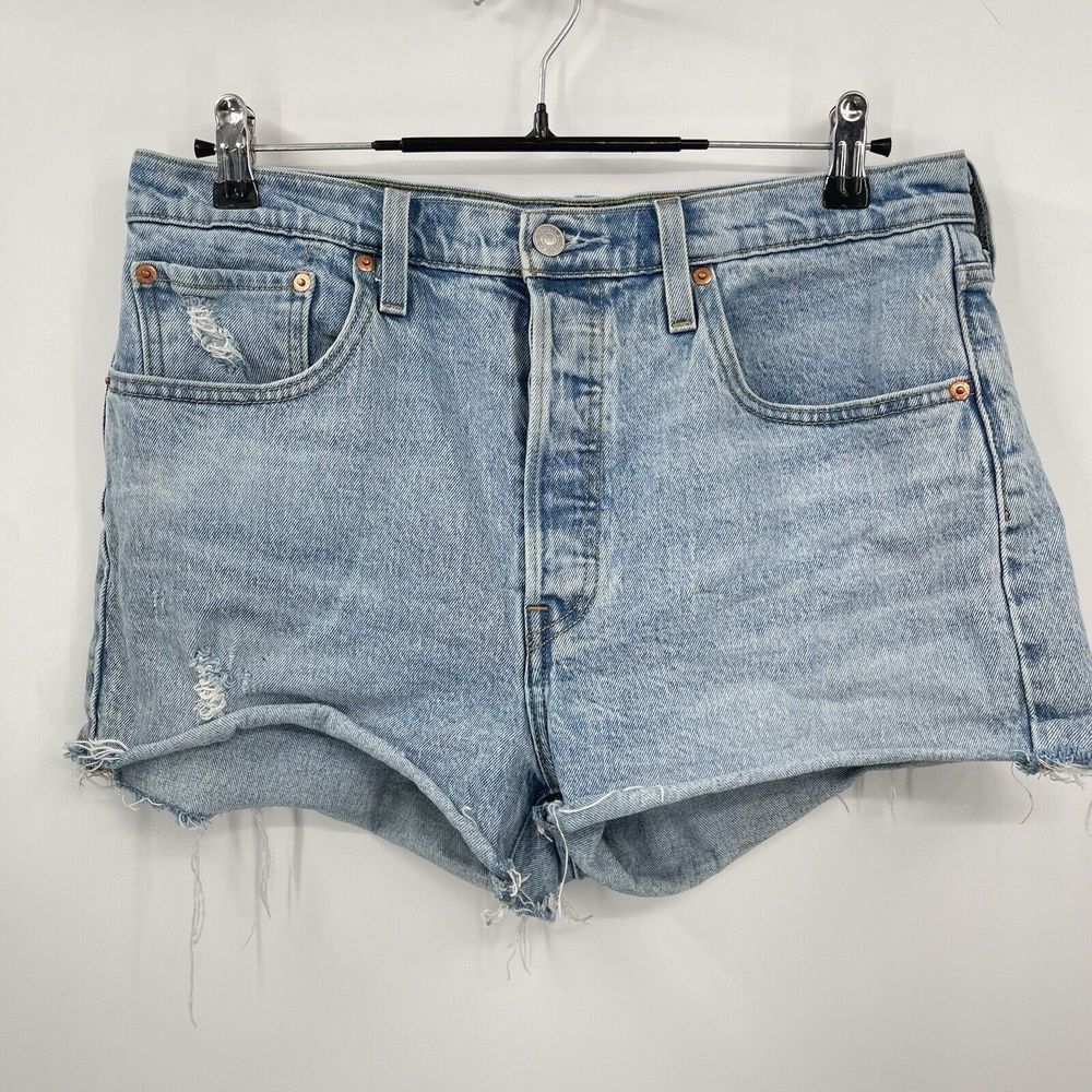 Levi's 31 501 Original Shorts Womens Light‎ Wash Distressed High Rise Button Fly